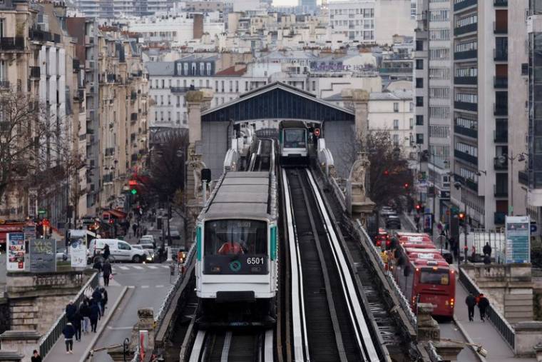 Le métro parisien à la veille la journée de grève nationale prévue ce jeudi contre le projet de réforme des retraites du gouvernement français