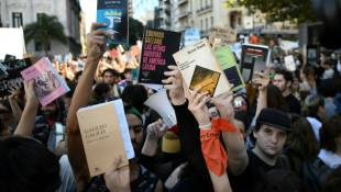 Manifestation contre l'ajustement budgétaire des universités publiques à Buenos Aires, le 23 avril 2024 en Argentine ( AFP / Luis ROBAYO )