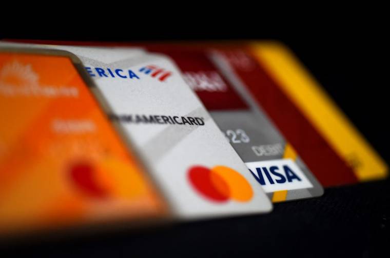 SumUp fabrique notamment des petits lecteurs de cartes bancaires mobiles (photo d'illustration) ( AFP / OLIVIER DOULIERY )