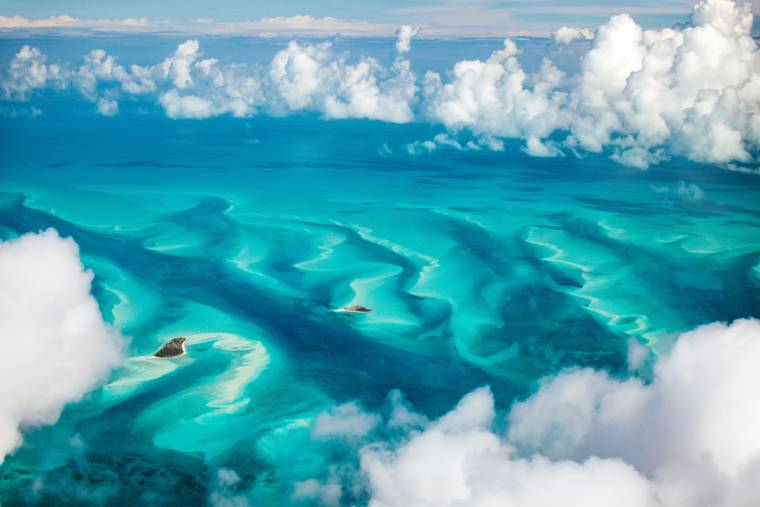 Découvrez l'île privée de Bernard Arnault aux Bahamas. Crédit photo : Adobe Stock