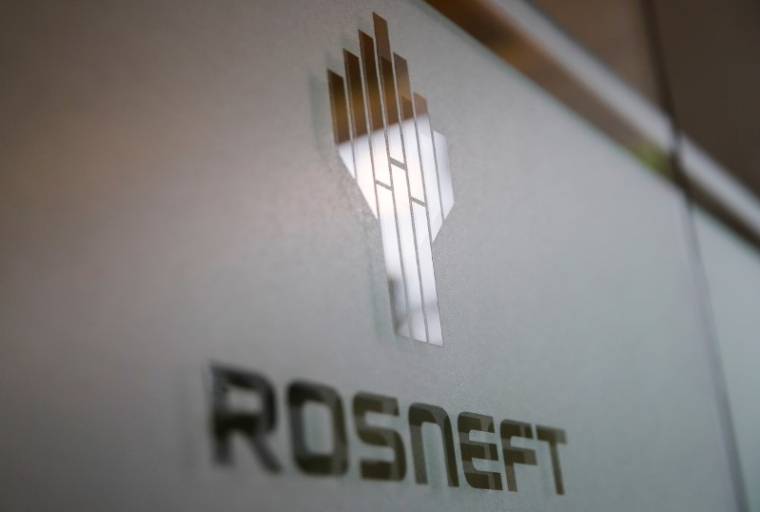 Le logo de la compagnie pétrolière russe Rosneft au bureau de Rosneft Vietnam à Ho Chi Minh Ville