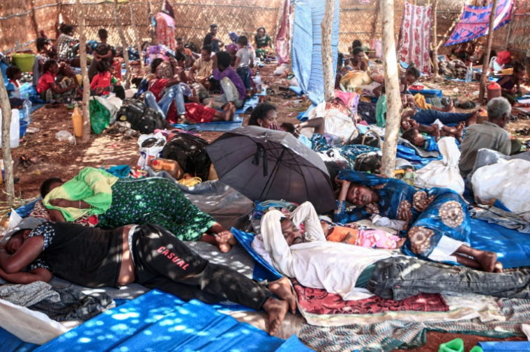 Des réfugiés éthiopiens ayant fui les combats dans la province du Tigré dans l'est du Soudan, le 16 novembre 2020 ( AFP / Ebrahim HAMID )