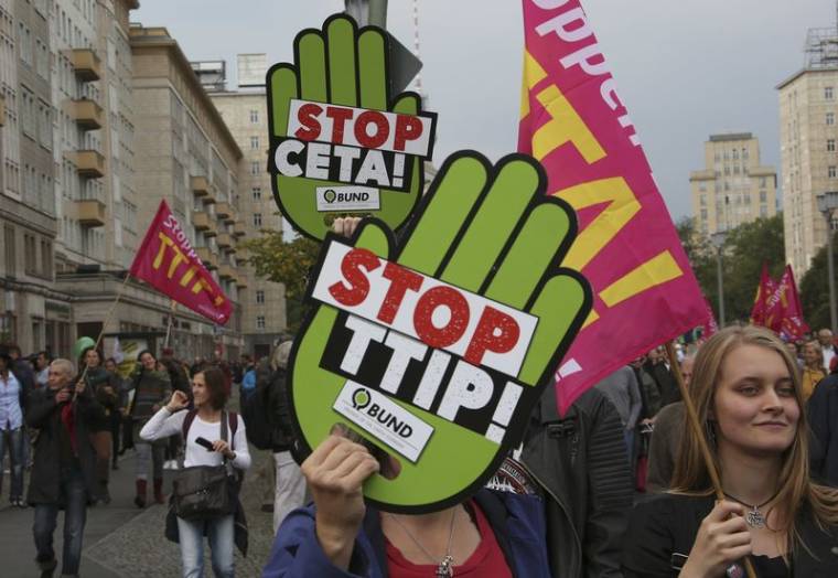 DES MILLIERS D'ALLEMANDS ONT DEFILÉ CE SAMEDI CONTRE LE TTIP ET CETA