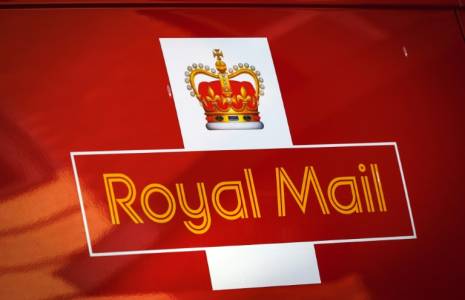Royal Mail, ancien groupe public dont les origines remontent à plus de 500 ans, a été privatisé en 2013 ( AFP / Adrian DENNIS )