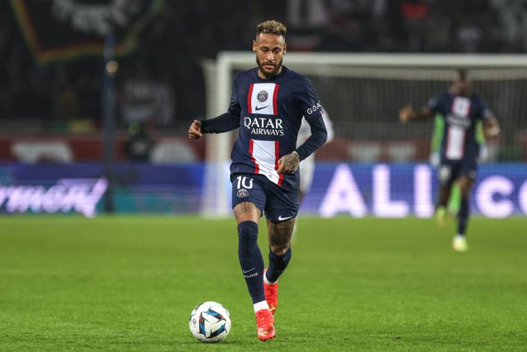 Neymar trompe sa conjointe et s’excuse