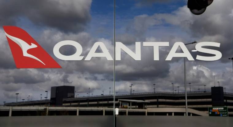 La compagnie aérienne australienne Qantas devrait payer une amende de 66 millions de dollars et 13 millions de dollars d'indemnisation à des passagers victimes du scandale des "vols fantômes", annulés ou mal reprogrammés ( AFP / William WEST )