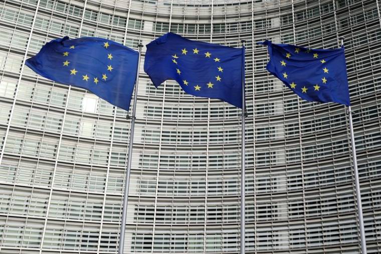 Des drapeaux de l'Union européenne devant la Commission européenne à Bruxelles