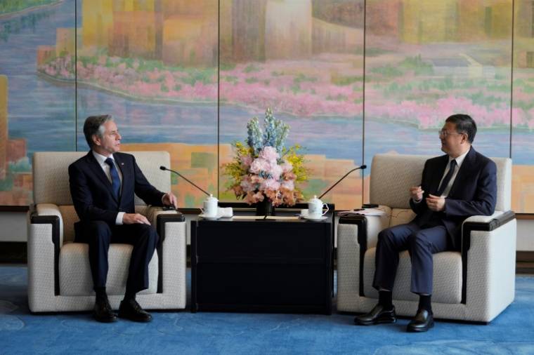 Le secrétaire d'Etat américain Antony Blinken (g) et le secrétaire du Comité du PCC de Shanghai, Chen Jining, le 25 avril 2024 à Shanghai ( POOL / Mark Schiefelbein )