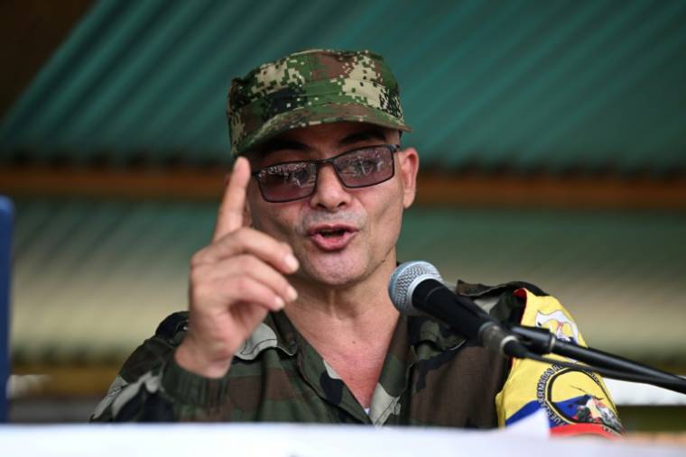 Le leader de l'Etat-major central (EMC), connu sous le surnom d'Ivan Mordisco (la morsure), à San Vicente del Cagua, dans le département de Caquera, en Colombie, le 16 avril 2023 ( AFP / JOAQUIN SARMIENTO )