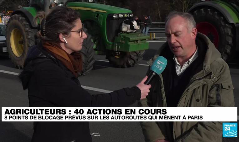 Agriculteurs : 8 points de blocage sur les autoroutes autour de Paris