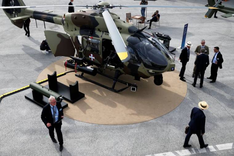 L'hélicoptère H145 d'Airbus présenté lors du Salon international de l'aéronautique et de l'espace de Paris