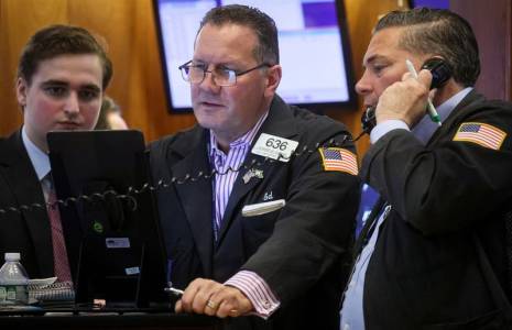 Des traders travaillent à la Bourse de New York (NYSE), aux États-Unis