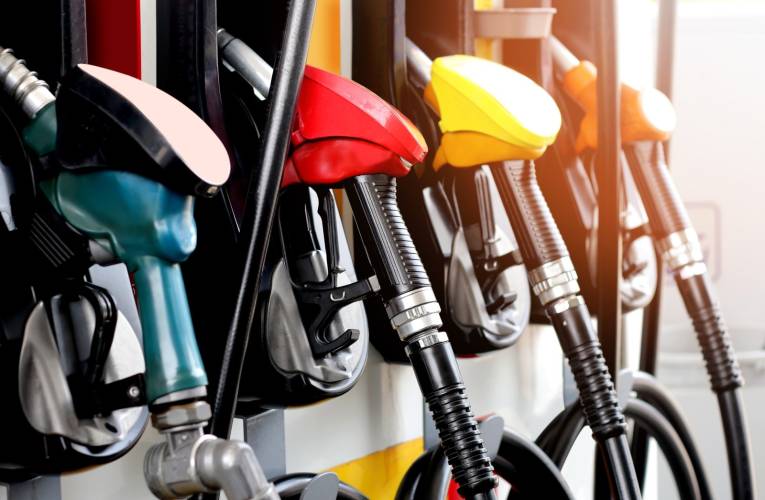 Achat de voiture : alors, essence ou diesel ? (Crédits photo : Shutterstock)