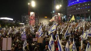 À Tel-Aviv, des milliers d'Israéliens manifestent contre le gouvernement de Netanyahu