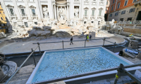 Vue de la fontaine de Trevi en travaux, le 31 octobre 2024, à Rome ( AFP / Andreas SOLARO )