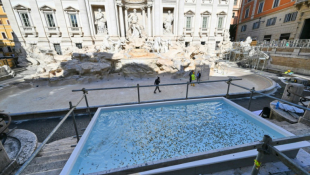 Vue de la fontaine de Trevi en travaux, le 31 octobre 2024, à Rome ( AFP / Andreas SOLARO )