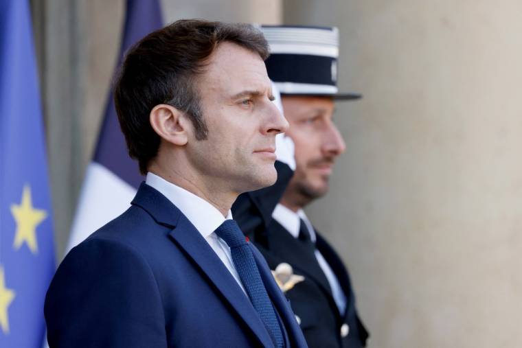 Emmanuel Macron à Paris, le 28 février 2022. ( AFP / LUDOVIC MARIN )