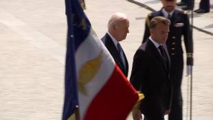 Macron accueille Biden à l'Arc de Triomphe pour le début de sa visite d'Etat