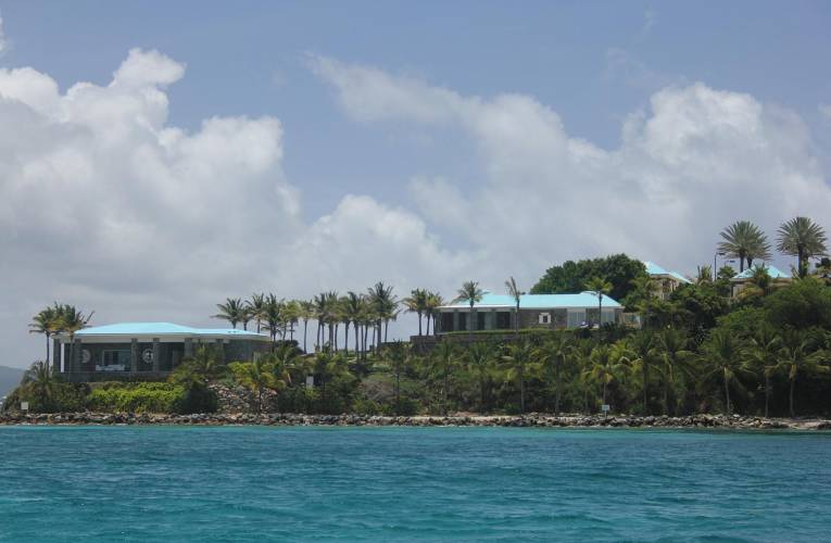 Les îles paradisiaques de Jeffrey Epstein sont à vendre. crédit photo : Navin75