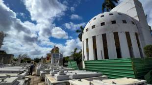 Le mausolée de Catalina Lasa (1875-1930) et Juan Pedro Baro (1861-1940) au cimetière Colon de La Havane, le 12 février 2024 à Cuba ( AFP / ADALBERTO ROQUE )