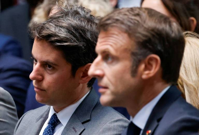 Le président Emmanuel Macron (d) et le Premier ministre Gabriel Attal, le 15 avril 2024 à Paris ( POOL / Ludovic MARIN )
