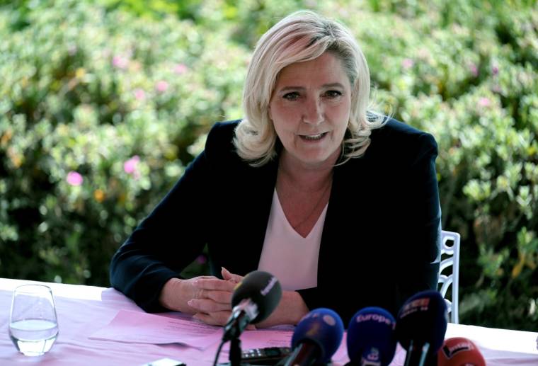 Marine Le Pen lors d'une conférence de presse à  Marseille le 23 mai 2022. ( AFP / Nicolas TUCAT )