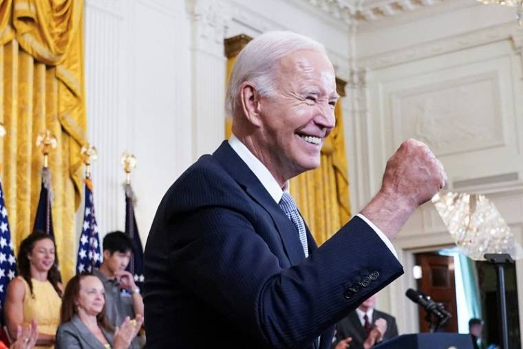 Le président américain Biden célèbre l'anniversaire de la loi sur la réduction de l'inflation de 2022 à Washington