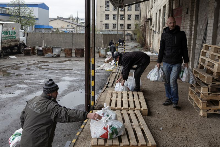 L'UKRAINE DIT RÉSISTER À SIEVIERODONETSK, ULTIMATUM RUSSE