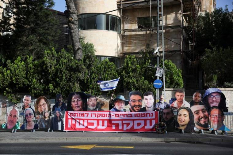 Des personnes participent à une manifestation à Jérusalem