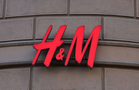 Photo d'archives du logo H&M à Moscou