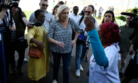 La présidente du groupe Rassemblement national à l'Assemblée Marine Le Pen et la députée RN de Mayotte Anchya Bamana au centre hospitalier de Mamoudzou, le 6 janvier 2025 ( AFP / JULIEN DE ROSA )