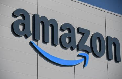 Le géant américain de la vente en ligne Amazon annonce doubler ses investissements à Singapour pour accroître ses capacités dans le cloud ( AFP / SEBASTIEN BOZON )