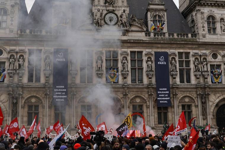 Les banderoles ont été déployées sur la façade de l'Hôtel de ville ( AFP / GEOFFROY VAN DER HASSELT )
