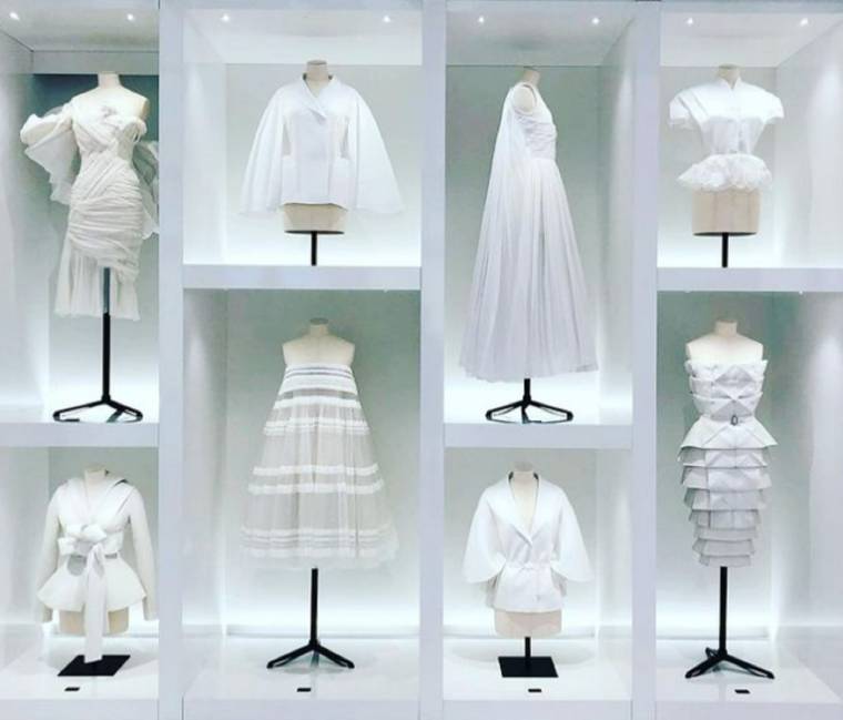 Découvrez la Galerie Dior, un musée de la haute couture, à visiter avenue Montaigne. crédit photo : Capture d’écran Instagram @dior30montaigne