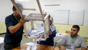 Dépouillement des bulletins de vote pour l'élection présidentielle en Algérie, le 7 septembre 2024 à Alger ( AFP / - )