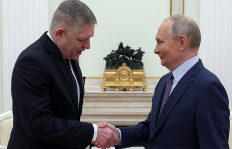 Robert Fico et Vladimir Poutine, en décembre 2024, à Moscou ( POOL / GAVRIIL GRIGOROV )