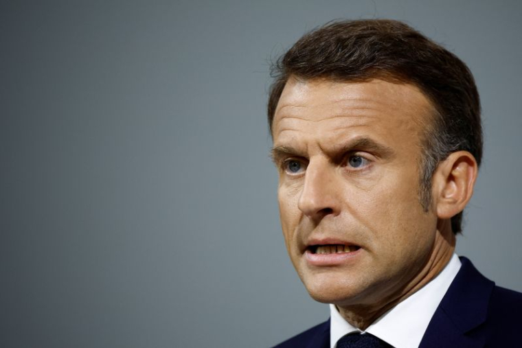 Le président français Macron lors d'une conférence de presse après avoir convoqué des élections législatives