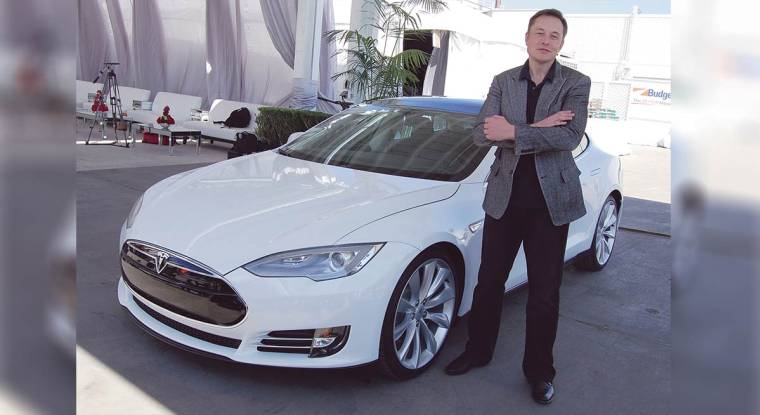 Début 2016, les ventes annuelles Tesla ne dépassent pas 50.000 exemplaires. Avec L’arrivée de la Model 3, la marque devient un constructeur à part entière. En une semaine, 300.000 clients remplissent le formulaire de réservation. (© Tesla)