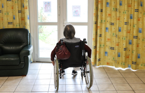 "La fermeture d'un Ehpad demeure une décision exceptionnelle, prise uniquement lorsque la sécurité des résidents ne peut plus être garantie autrement", ont souligné l'ARS et le département. ( AFP / CHARLY TRIBALLEAU )