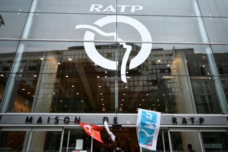 A la RATP, les négociations sont terminées depuis la semaine dernière. Les agents mobilisés toucheront en moyenne 1.000 euros brut par mois et la prime pourra aller jusqu'à 2.500 euros pour certains conducteurs du métro et du RER ( AFP / STEPHANE DE SAKUTIN )