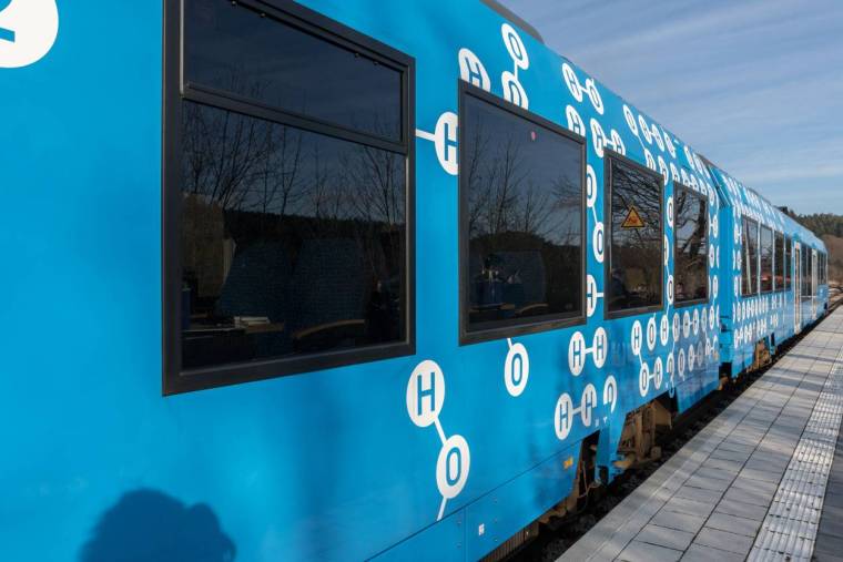 Un train qui roule à l’hydrogène en septembre - iStock-kmn-network