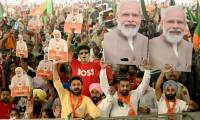 Des soutiens du parti nationaliste hindou Bharatiya Janata (BJP) du Premier ministre indien Narendra Modi rassemblés lors d'un meeting du candidat local, le 30 mai 2024 à Amritsar, dans le nord de l'Inde  ( AFP / Narinder NANU )