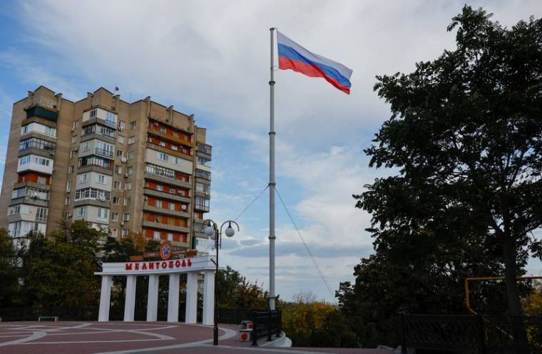 Photo d'archives d'un drapeau russe dans la ville de Melitopol