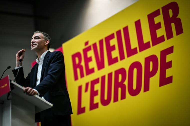 La tête de liste PS/Place publique aux européennes, Raphaël Glucksmann, lors d'un meeting de campagne à Villeurbanne, en banlieue de Lyon, le 1er mai 2024 ( AFP / OLIVIER CHASSIGNOLE )