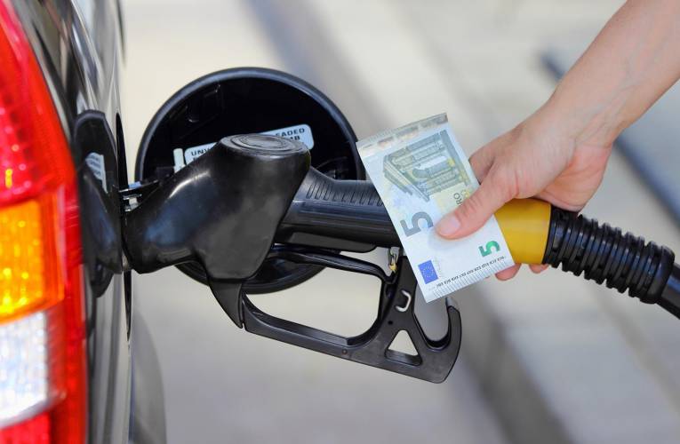 La hausse des prix à la pompe impacte le pouvoir d’achat des automobilistes. crédit photo : Getty Images
