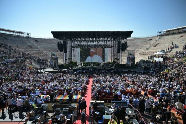 Le pape François préside un forum sur la paix à Vérone, en Italie, le 18 mai 2024 ( AFP / Marco BERTORELLO )