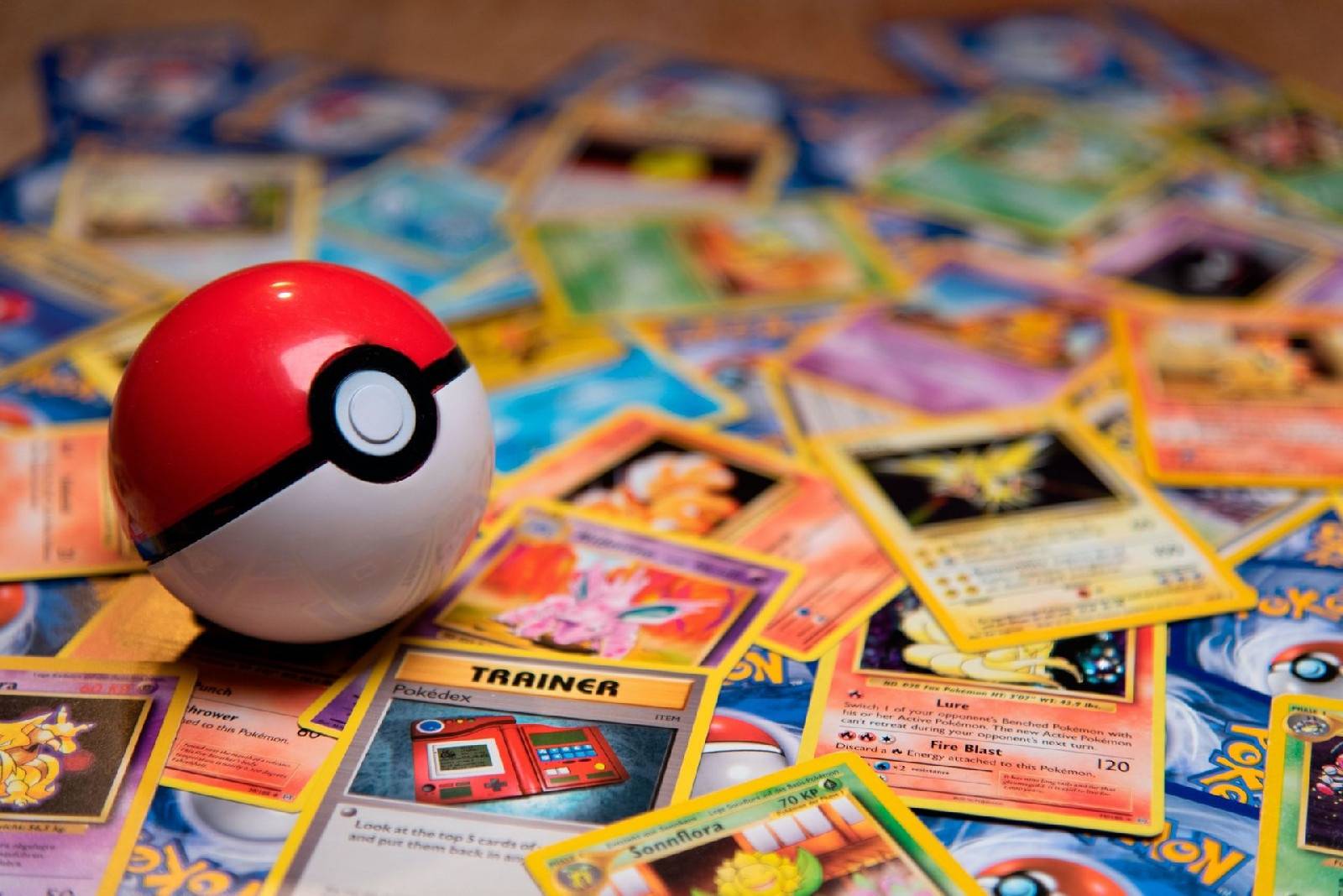 Les cartes Pokémon se revendent à prix d'or et sur , les
