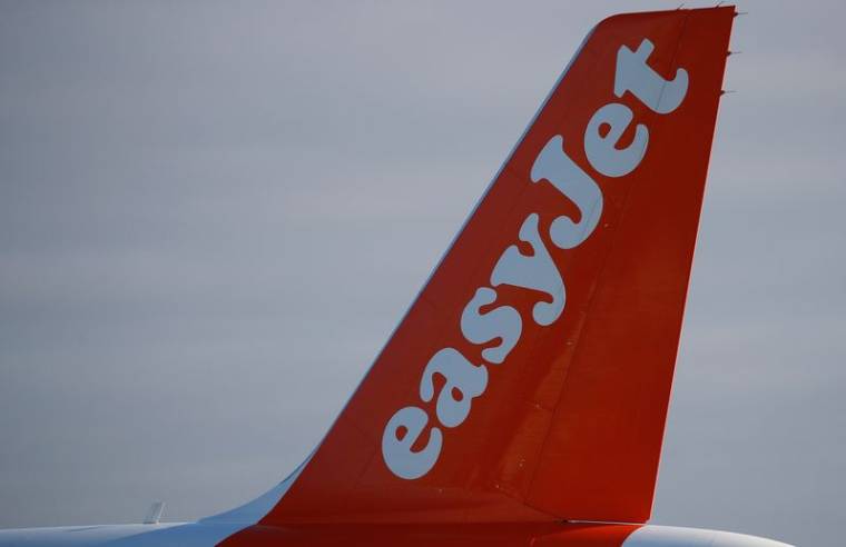 Le logo Easyjet sur la queue d'un avion à l'aéroport de Manchester