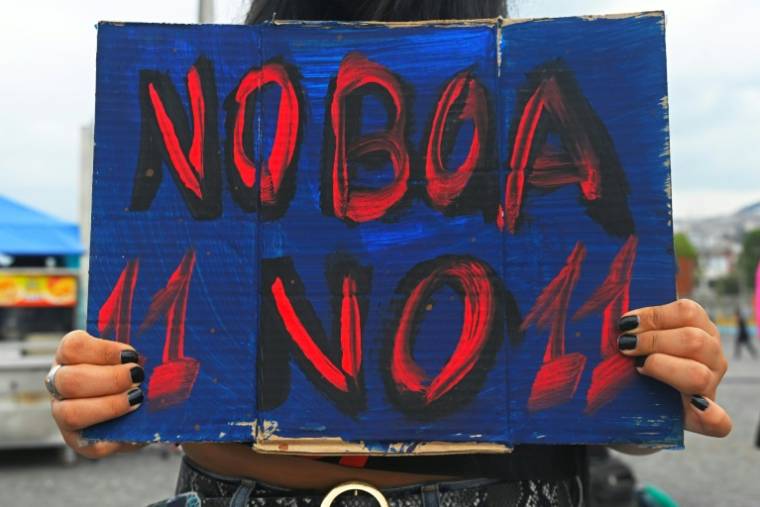 Manifestation contre le président équatorien Daniel Noboa, le 17 avril 2024 à Quito, en Equateur ( AFP / Rodrigo BUENDIA )