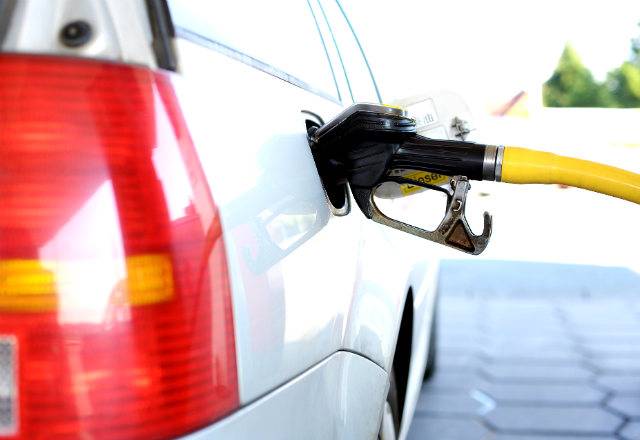 La hausse du prix des carburants ne passe pas auprès des automobilistes.(Crédits:Pixabay andreas)
